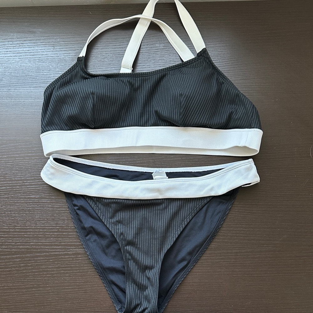 Cupshe Black & White Ribbed Bikini Set – Size L